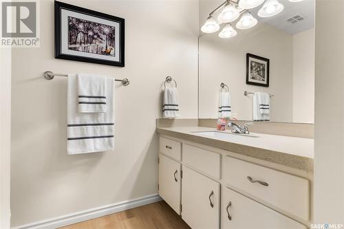 1510 Jubilee Avenue, Regina, SK - Indoor Photo Showing Bathroom