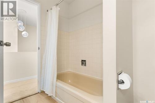 1510 Jubilee Avenue, Regina, SK - Indoor Photo Showing Bathroom