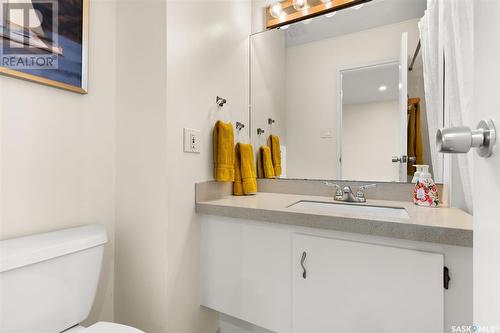 1510 Jubilee Avenue, Regina, SK - Indoor Photo Showing Bathroom