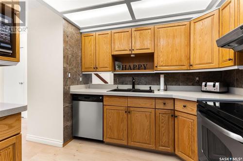 1510 Jubilee Avenue, Regina, SK - Indoor Photo Showing Kitchen With Double Sink