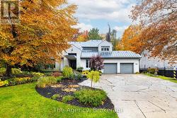 140 CHANCERY DRIVE  Hamilton (Ancaster), ON L9M 4M3