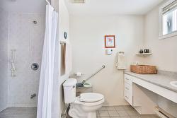 Salle de bains attenante à la CCP - 