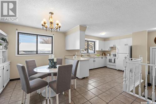 1048 East Centre, Saskatoon, SK - Indoor Photo Showing Dining Room