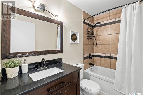 1048 East Centre, Saskatoon, SK - Indoor Photo Showing Bathroom