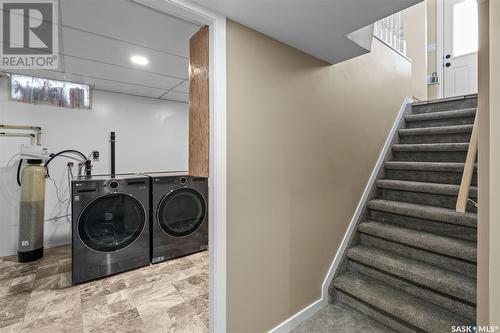 1048 East Centre, Saskatoon, SK - Indoor Photo Showing Laundry Room