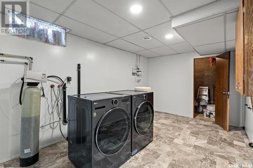 1048 East Centre, Saskatoon, SK - Indoor Photo Showing Laundry Room