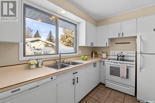 1048 East Centre, Saskatoon, SK - Indoor Photo Showing Kitchen With Double Sink