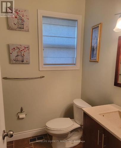 150 Leinster Avenue N, Hamilton, ON - Indoor Photo Showing Bathroom