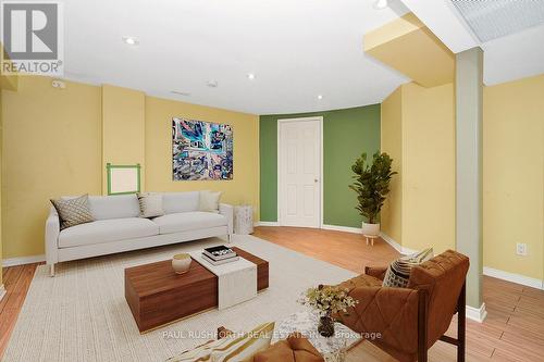 386 Billings Avenue, Ottawa, ON - Indoor Photo Showing Living Room