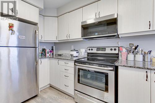 583 Goldenrod Lane, Kitchener, ON - Indoor Photo Showing Kitchen