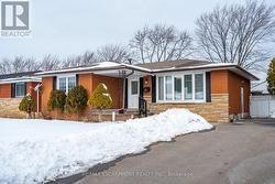 19 WINTHROP PLACE  Hamilton, ON L8G 3M3