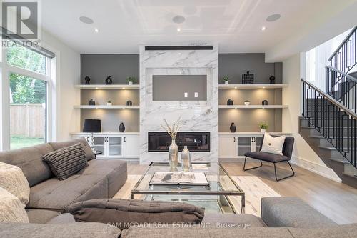 1615 Petrie Way, Mississauga, ON - Indoor Photo Showing Living Room With Fireplace