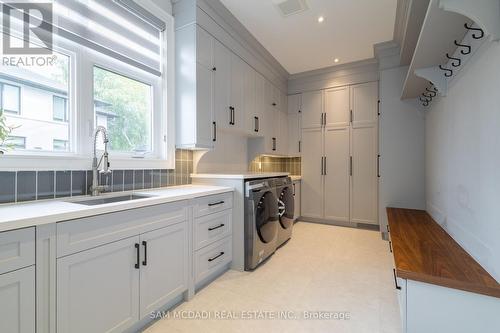 1615 Petrie Way, Mississauga, ON - Indoor Photo Showing Laundry Room