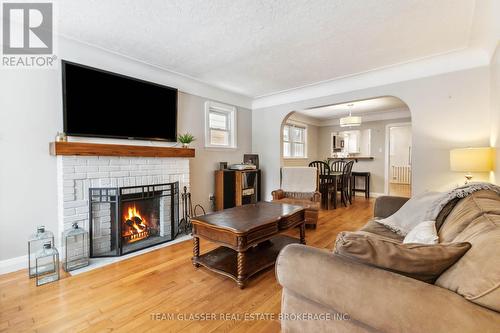 118 Victoria Street, London, ON - Indoor Photo Showing Living Room With Fireplace