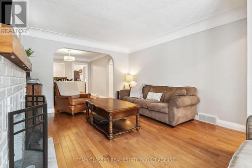 118 Victoria Street, London, ON - Indoor Photo Showing Living Room