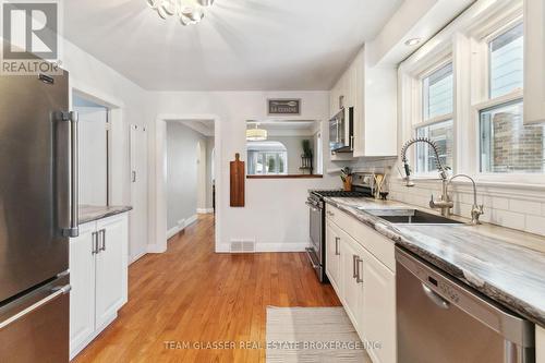 118 Victoria Street, London, ON - Indoor Photo Showing Kitchen With Double Sink With Upgraded Kitchen