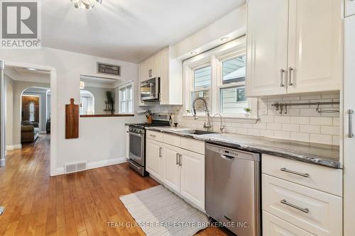 118 Victoria Street, London, ON - Indoor Photo Showing Kitchen