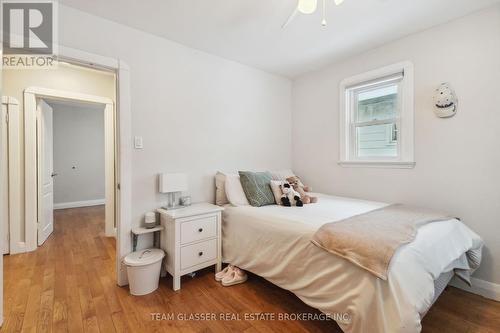 118 Victoria Street, London, ON - Indoor Photo Showing Bedroom