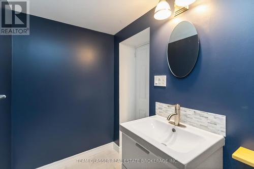 118 Victoria Street, London, ON - Indoor Photo Showing Bathroom