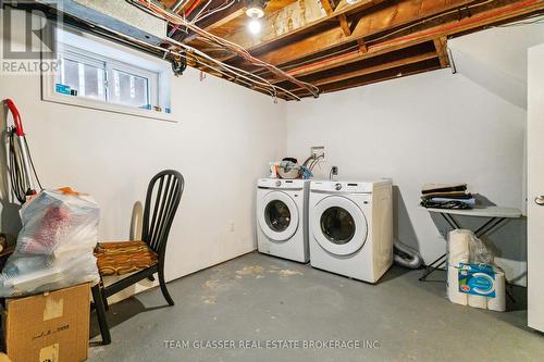 118 Victoria Street, London, ON - Indoor Photo Showing Laundry Room