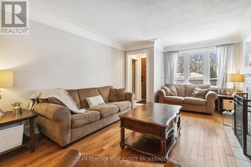 118 Victoria Street, London, ON - Indoor Photo Showing Living Room