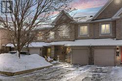 4 LANDOVER CRESCENT  Ottawa, ON K2M 2W2