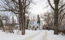 69 Kings DR  Winnipeg, MB R3T 3E7