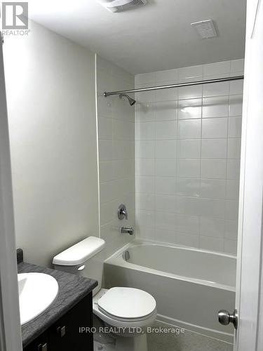 3950 Koenig Road, Burlington, ON - Indoor Photo Showing Bathroom