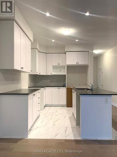 3950 Koenig Road, Burlington, ON - Indoor Photo Showing Kitchen