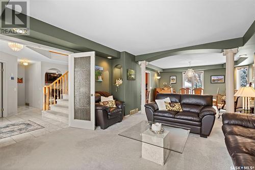 910 Braeside Place, Saskatoon, SK - Indoor Photo Showing Living Room