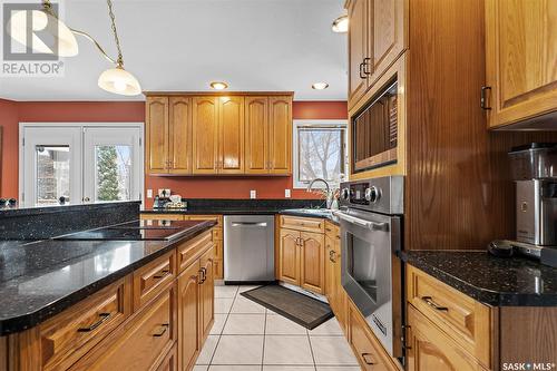 910 Braeside Place, Saskatoon, SK - Indoor Photo Showing Kitchen