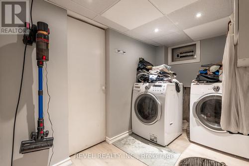 99 East 36Th Street, Hamilton, ON - Indoor Photo Showing Laundry Room