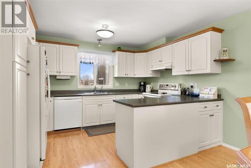 201 4525 Marigold Drive, Regina, SK - Indoor Photo Showing Kitchen