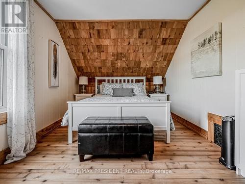 1 Mareve Avenue, Hamilton, ON - Indoor Photo Showing Bedroom