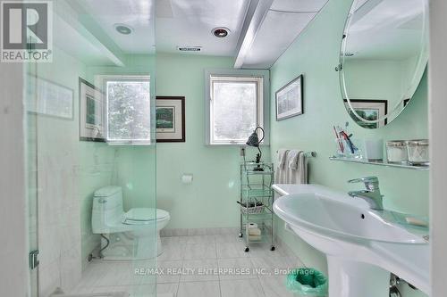 1530 Stavebank Road, Mississauga, ON - Indoor Photo Showing Bathroom