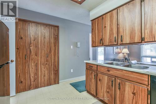 - - 769 Berkshire Drive, London, ON - Indoor Photo Showing Kitchen With Double Sink