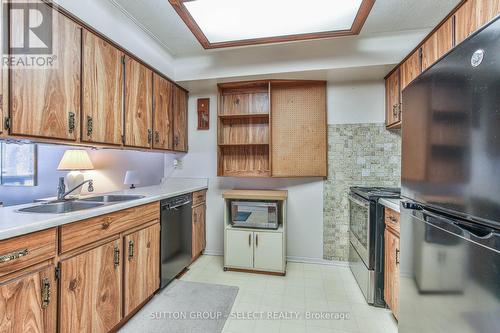 - - 769 Berkshire Drive, London, ON - Indoor Photo Showing Kitchen With Double Sink