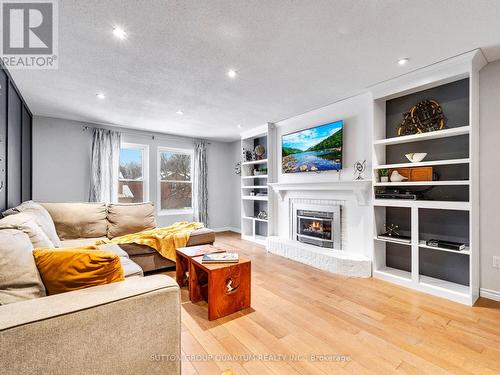 4423 Sawmill Valley Drive, Mississauga, ON - Indoor Photo Showing Living Room With Fireplace