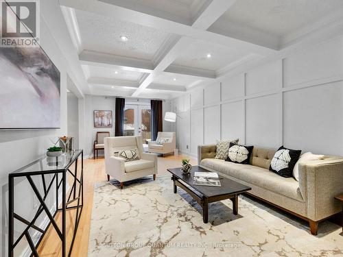 4423 Sawmill Valley Drive, Mississauga, ON - Indoor Photo Showing Living Room