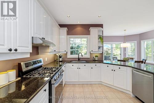 2547 Morrison Avenue, Mississauga, ON - Indoor Photo Showing Kitchen With Stainless Steel Kitchen With Upgraded Kitchen