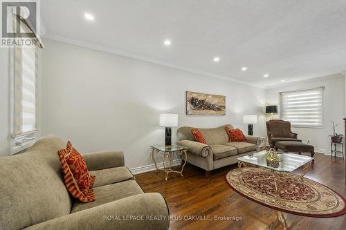 Large Living Room - 4177 Sunflower Drive, Mississauga, ON - Indoor Photo Showing Living Room