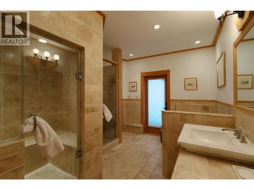 1595 Columbia Valley Veiw Drive, Golden, BC - Indoor Photo Showing Bathroom