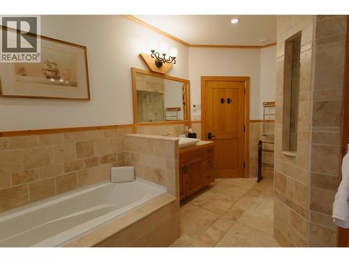 1595 Columbia Valley Veiw Drive, Golden, BC - Indoor Photo Showing Bathroom