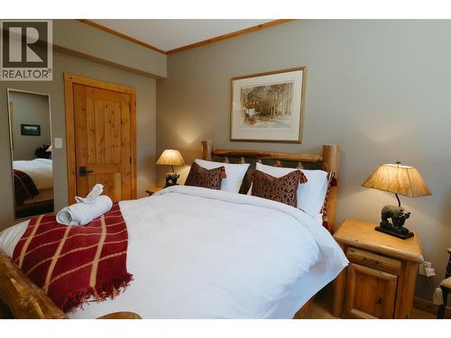 1595 Columbia Valley Veiw Drive, Golden, BC - Indoor Photo Showing Bedroom