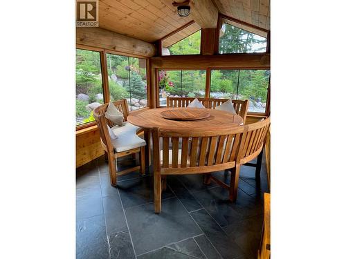 1595 Columbia Valley Veiw Drive, Golden, BC - Indoor Photo Showing Dining Room