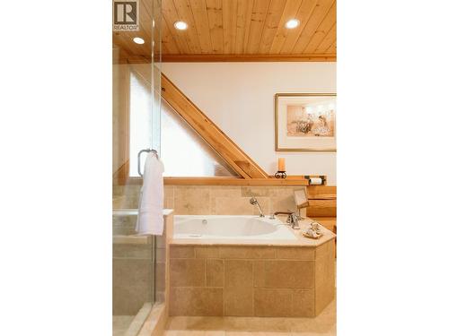 1595 Columbia Valley Veiw Drive, Golden, BC - Indoor Photo Showing Bathroom