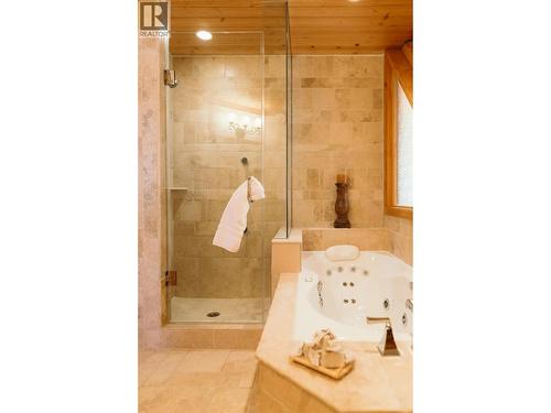 1595 Columbia Valley Veiw Drive, Golden, BC - Indoor Photo Showing Bathroom