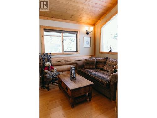 1595 Columbia Valley Veiw Drive, Golden, BC - Indoor Photo Showing Other Room