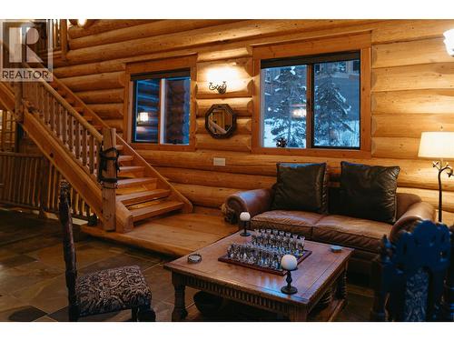 1595 Columbia Valley Veiw Drive, Golden, BC - Indoor Photo Showing Living Room
