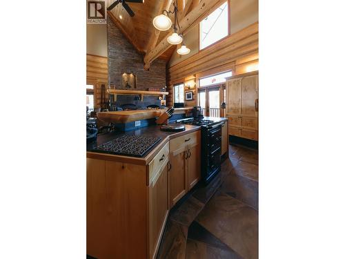 1595 Columbia Valley Veiw Drive, Golden, BC - Indoor Photo Showing Kitchen